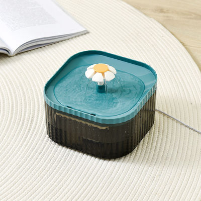 Blumenform Plastik-elektronischer automatischer Katzen-Wasserquelle-Dispenser für Haustiere