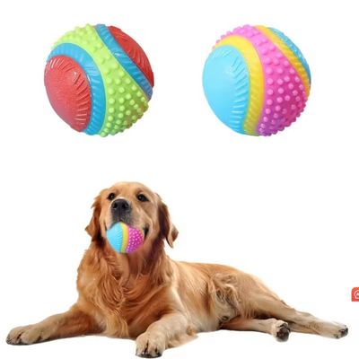Mittlerer Hund Sprungholz Spielball Nachhaltiges Quietschendes Spielzeug mit weichem Latexgummi